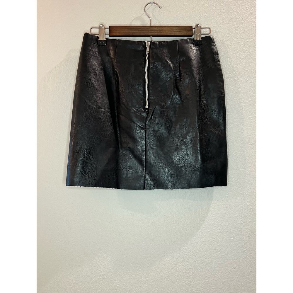 H&M Size US 6 Black Faux Leather Floral Embroidered Mini Raw Hem Biker Skirt - Picture 2 of 6
